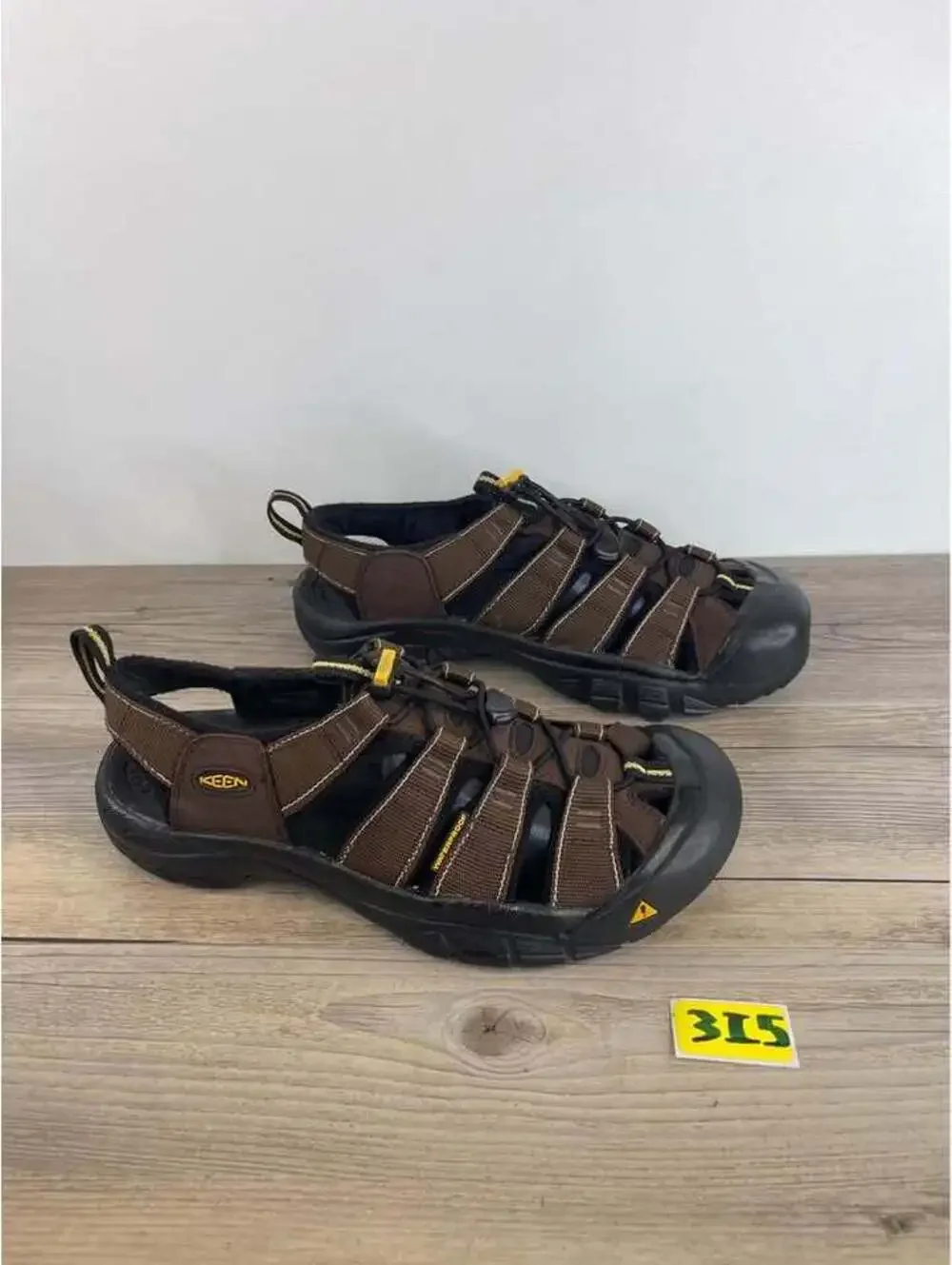 KEEN Newport H2 Men's Size 9.5 Waterproof Sandals Brown Yellow